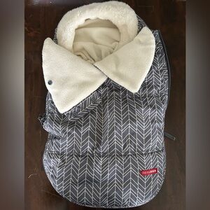 Skip Hop Gray and White Cozy Carseat Warmer